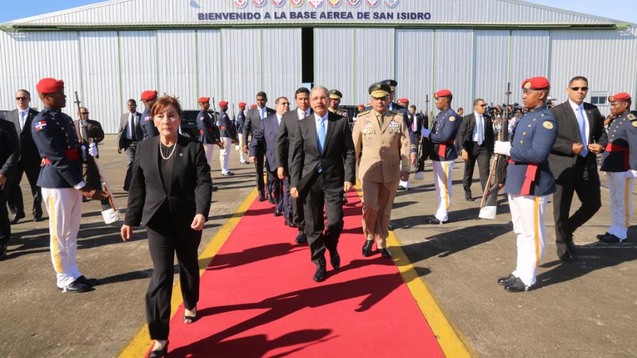 Presidente Medina parte hacia Jamaica