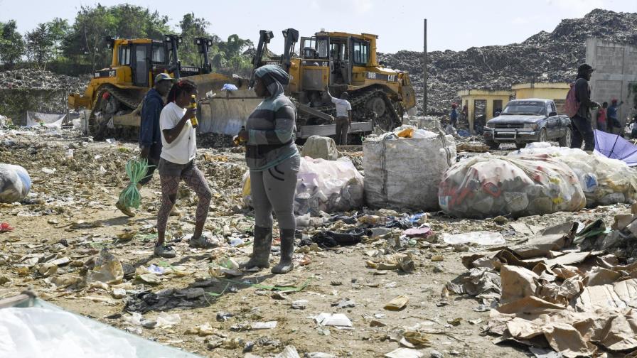 Autoridades del vertedero Duquesa inician relleno para cubrir desechos