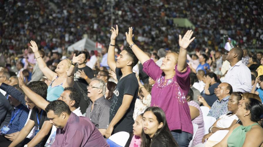 Expertos advierten sobre curaciones religiosas, las atribuyen a una neurosis 