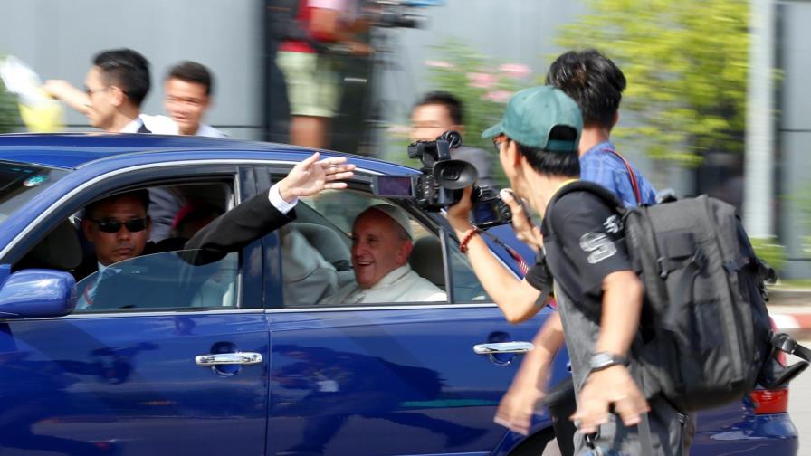 El papa se reúne hoy con Suu Kyi con el telón de fondo de los rohinyás
