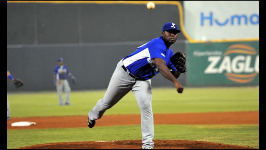 Ariel Peña comienza en la visita a las Águilas Cibaeñas