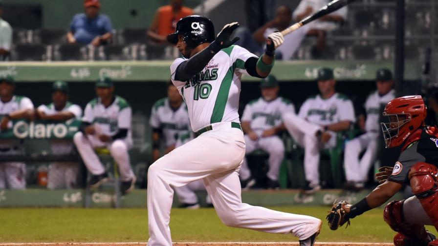 Sencillo de Mora lleva a las Estrellas al primer lugar