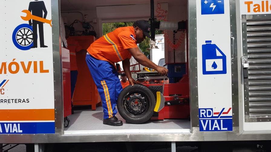 Obras Públicas entrega 34 nuevos vehículos al Programa de Protección y Asistencia Vial