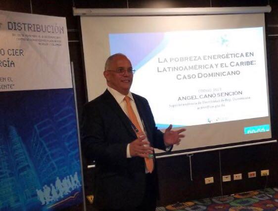 Superintendencia de Electricidad participa en congreso de energía en Medellín 