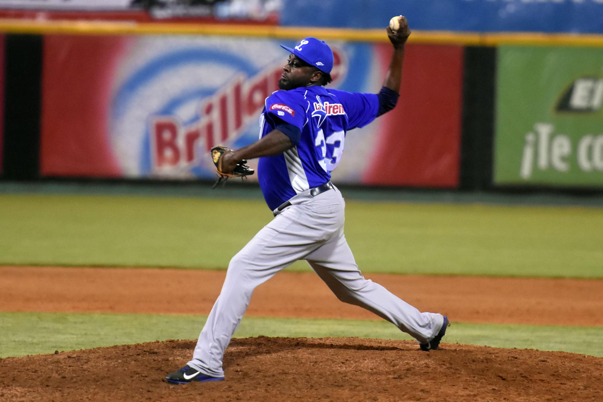 Jairo Asencio de los Tigres del Licey es el mejor en juegos salvados en el presente torneo.