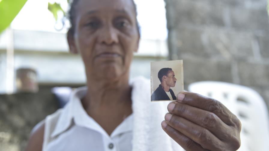 Mientras la Policía investiga, los familiares de vigilantes asesinados en Bonao reclaman justicia