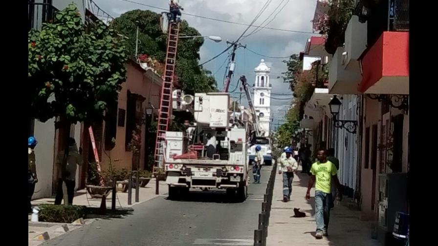 Inician desmonte de cables eléctricos en la Ciudad Colonial Inician desmonte de cables eléctricos en la Ciudad Colonial