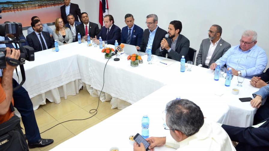 Abinader presenta a industriales de Santiago propuesta para enfrentar corrupción e impunidad