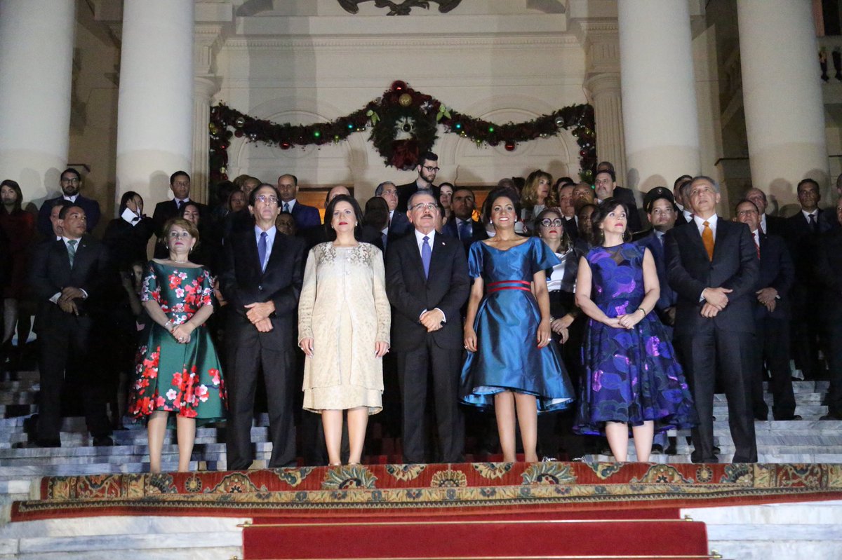 Imagen oficial del acto, celebrado en las escalinatas del Palacio Nacional. 