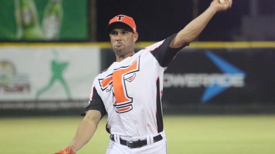 El único en su clase: Valdés lanza juego completo y le da un suspiro a los Toros