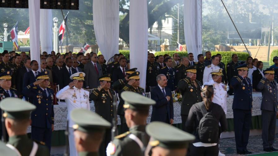 Danilo Medina juramenta 30 nuevos oficiales del Ejército