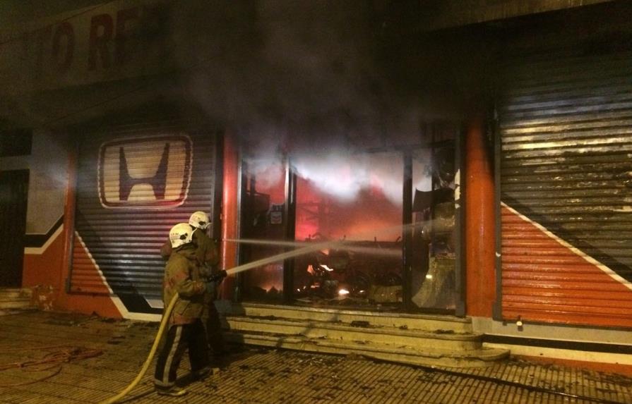 Muere bombero durante incendio en San Francisco Macorís