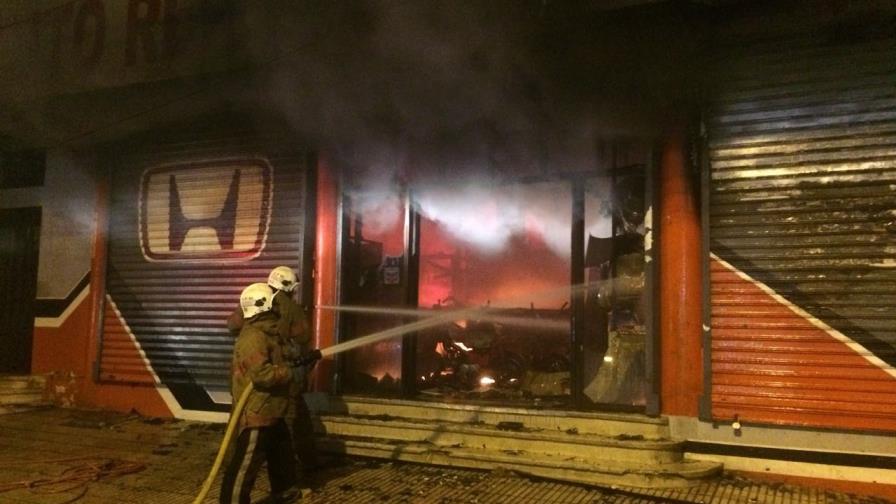 Muere bombero durante incendio en San Francisco Macorís