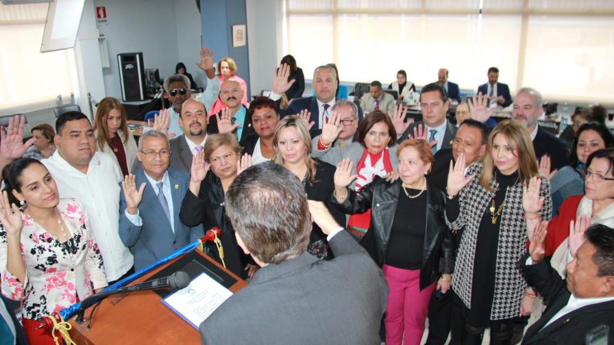 Tony Raful juramenta a los titulares de las comisiones del Parlacen
