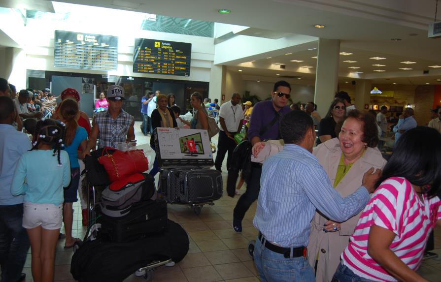 Diputado de ultramar pide a Danilo Medina anular medida que reduce la gracia navideña a dominicanos en el exterior