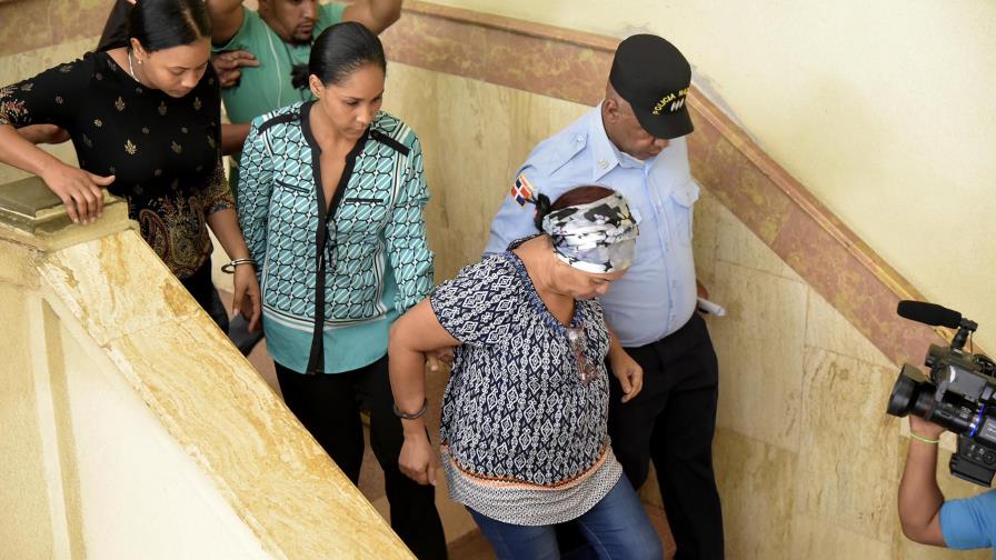 Imponen prisión a acusadas de sustraer medicamentos en el Cabral y Báez