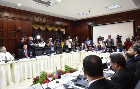Presidente Medina encabeza mesa de diálogo por Venezuela