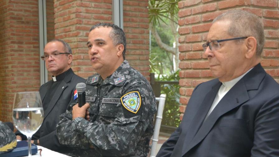 Director de la Policía se reúne con empresarios y representantes sociedad civil de Santiago