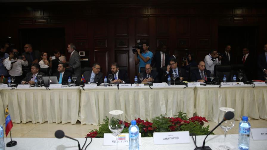 Oposición venezolana dice que aún no hay acuerdos del diálogo con el Gobierno