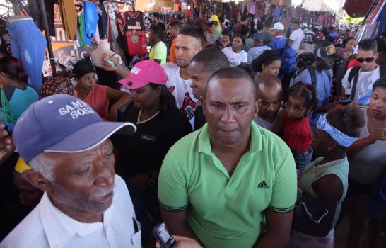 Comerciantes de las “pulgas” acusan a los policías de apoyar a los delincuentes