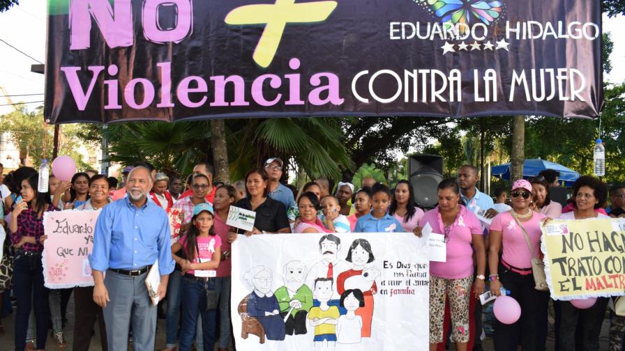 Marchan por la familia y por la no violencia contra la mujer