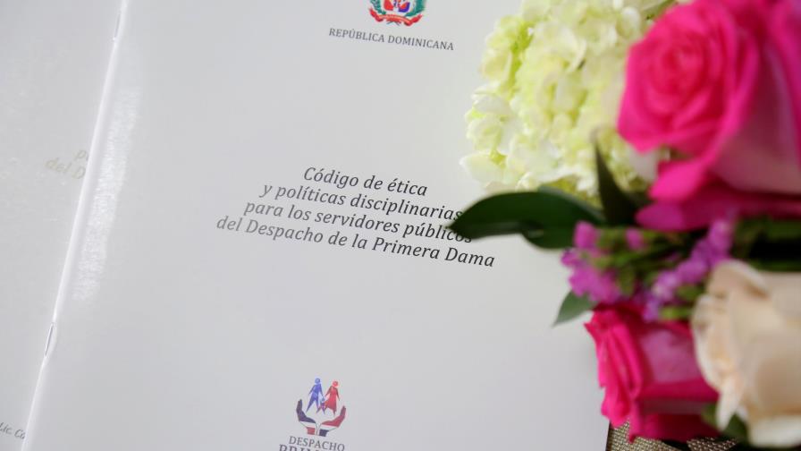 Primera Dama entrega código de ética a funcionarios y personal del Despacho