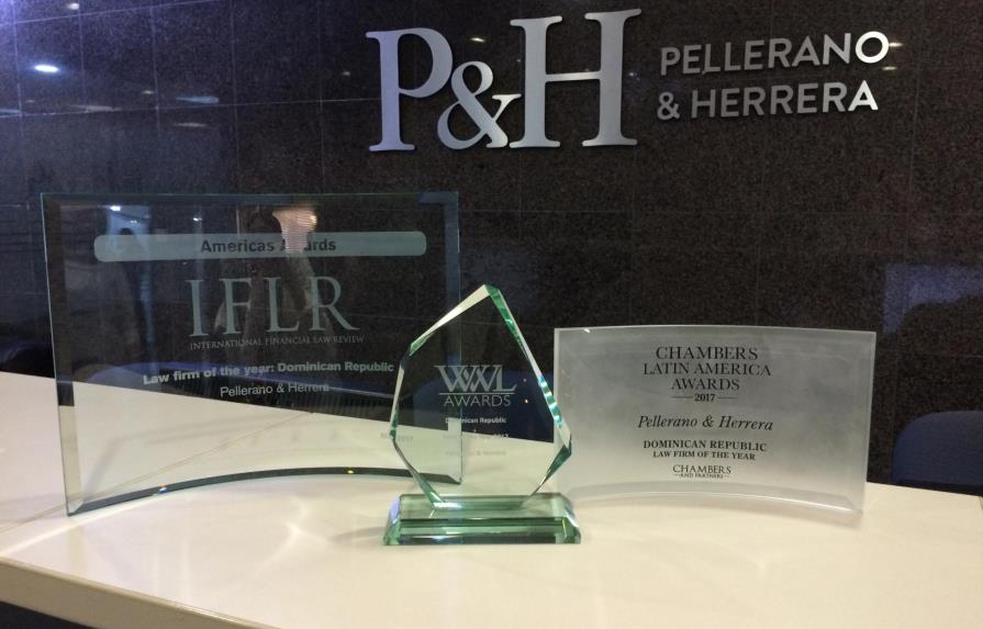 Firma dominicana gana los tres premios internacionales más importantes del derecho
