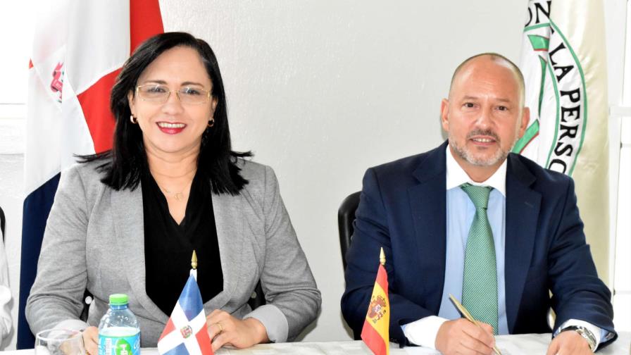 CONAPE firma acuerdo con entidad española para adultos mayores