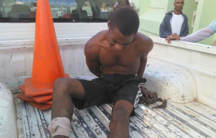 Tres meses de prisión preventiva para hombre cortó brazo a policía en Hato Mayor