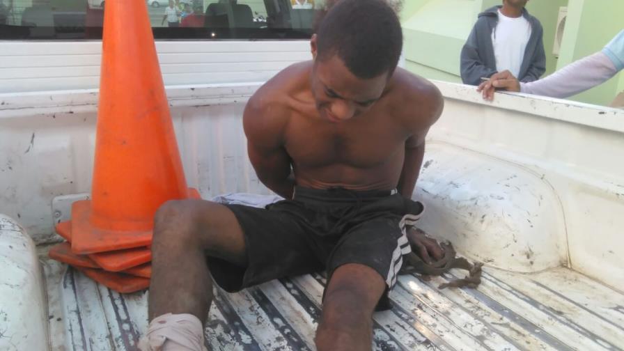 Tres meses de prisión preventiva para hombre cortó brazo a policía en Hato Mayor