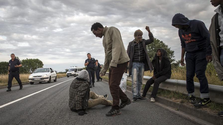El vagabundeo de los migrantes en el oeste de Francia inquieta y moviliza El vagabundeo de los migrantes en el oeste de Francia inquieta y moviliza
