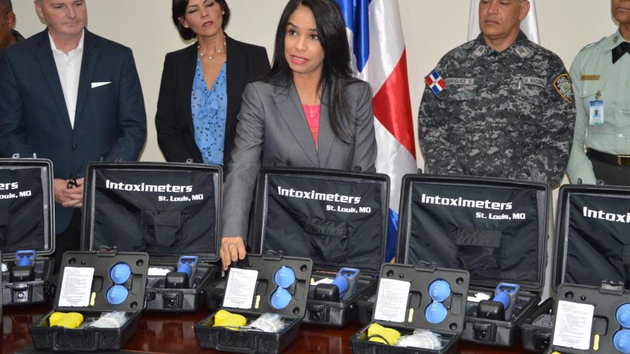 Quienes no pasen alcoholímetro pueden ser detenidos y multados por más de RD$25 mil