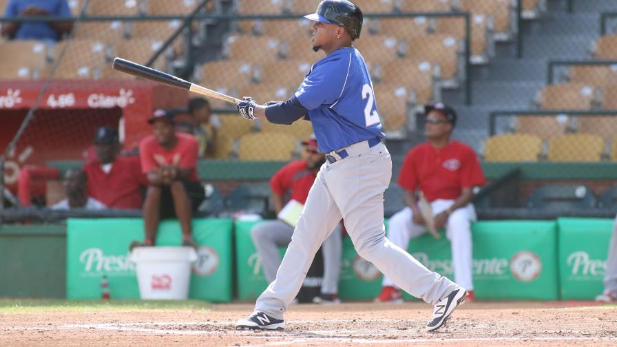 Erick Aybar conecta hit en debut en la Liga Paralela con los Tigres del Licey 