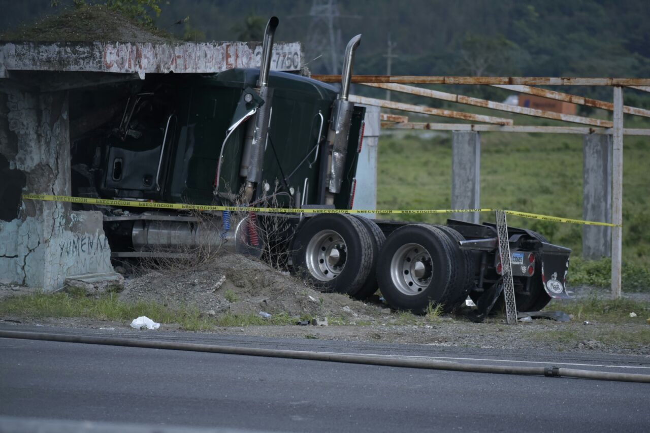 Uno de los camiones afectados por la colisión.