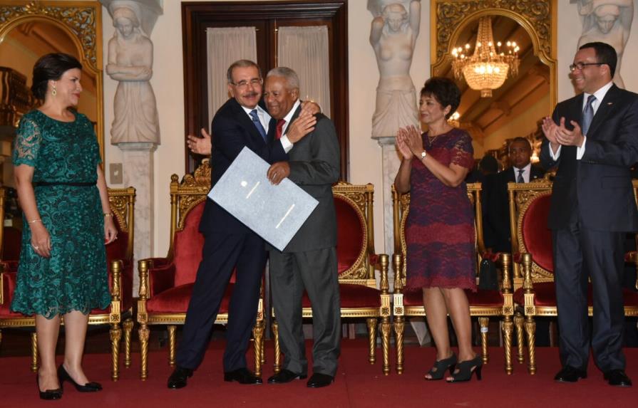 Osvaldo Santana recibe Premio Nacional de Periodismo 2017