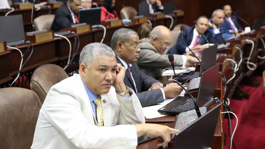 Diputados aprueban préstamo para que ayuntamientos paguen el sueldo de Navidad