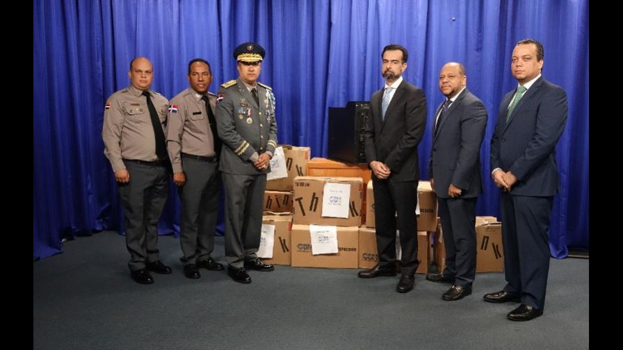 Donan equipos tecnológicos a la Policía Nacional Donan equipos tecnológicos a la Policía Nacional