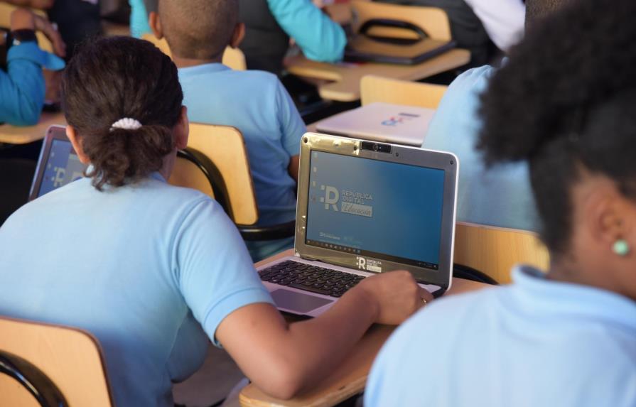 Danilo Medina inicia República Digital Educación en Santo Domingo Norte