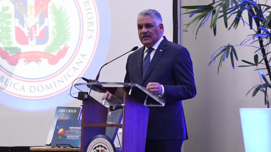 Canciller Miguel Vargas viaja a Guatemala a participar en reunión