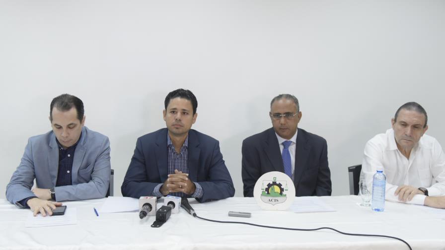 Empresarios lamentan el  retraso del pacto eléctrico