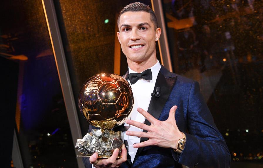 Ronaldo recibe su quinto Balón de Oro