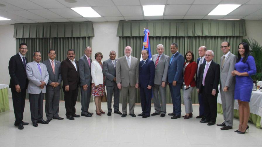 El ministro y los senadores El ministro y los senadores