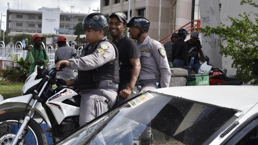 Policía inicia con discreción patrullaje; es notorio el movimiento económico Policía inicia con discreción patrullaje; es notorio el movimiento económico