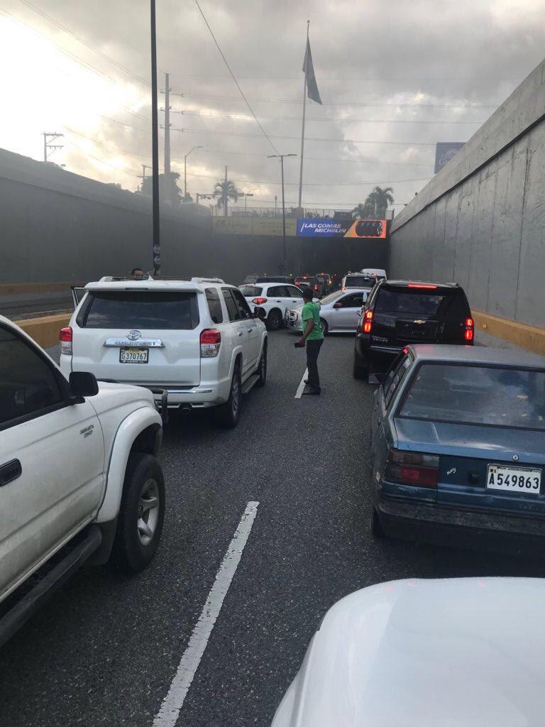 Se incendia vehículo en túnel de Las Américas 