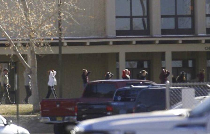 Dos estudiantes mueren en un tiroteo en una escuela en Nuevo México