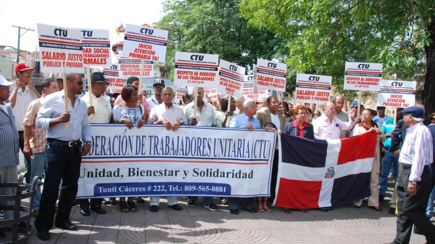 Confederación de Trabajadores exige participación en negociación con el sector empresarial