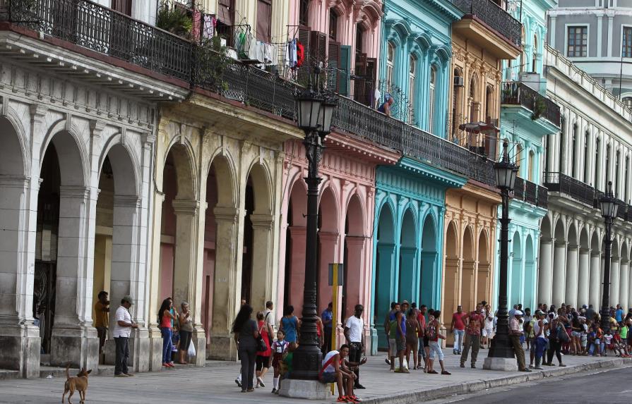 Más de 23.200 personas viven con VIH en Cuba, el 81 % de ellos hombres 