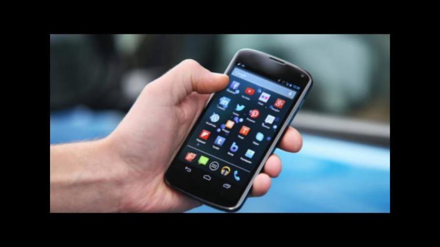 Indotel y Aduanas adoptan disposición para regular importación de celulares