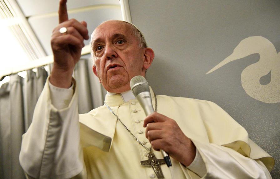 El papa dice que los inmigrantes necesitan leyes pero también ser escuchados 