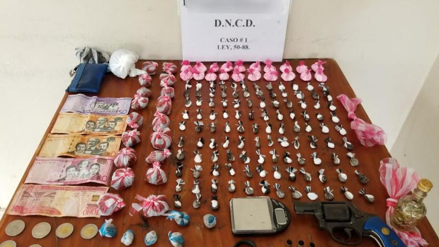 Desmantelan grupo que traficaba drogas en La Vega y ocupan paquetes Desmantelan grupo que traficaba drogas en La Vega y ocupan paquetes